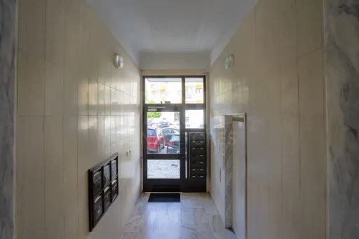 3-Bedroom Apartment with Excellent Sun Exposure | Balconies | Storage Room | Metro 600 m Away | Olival Basto – Odivelas