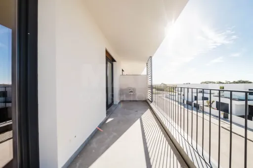 Apartamento T2 Novo com Garagem Privativa e Varanda Ampla em Ferrel junto ao Baleal Fracção G