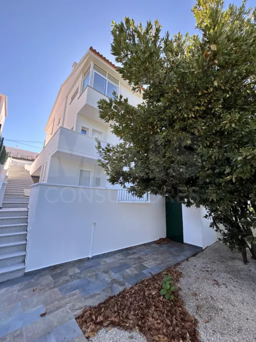 Prédio com três apartamentos T2 em Estoril - Cascais