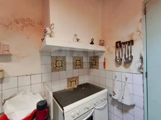 Moradia em Sacavém para remodelação total