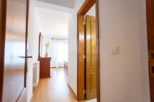 Apartamento T3 com excelente localização no Porto Alto