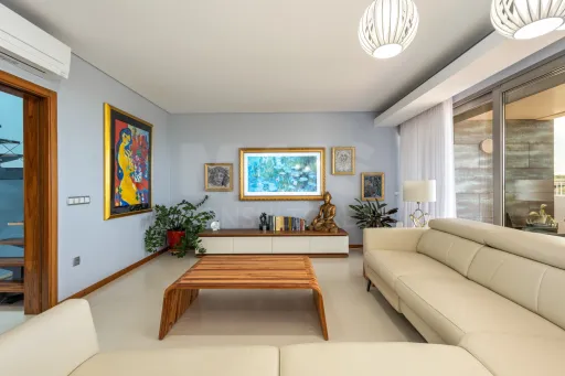 Moradia T4 com Vista Mar, Jacuzzi Panorâmico e Energia Solar | Lourinhã