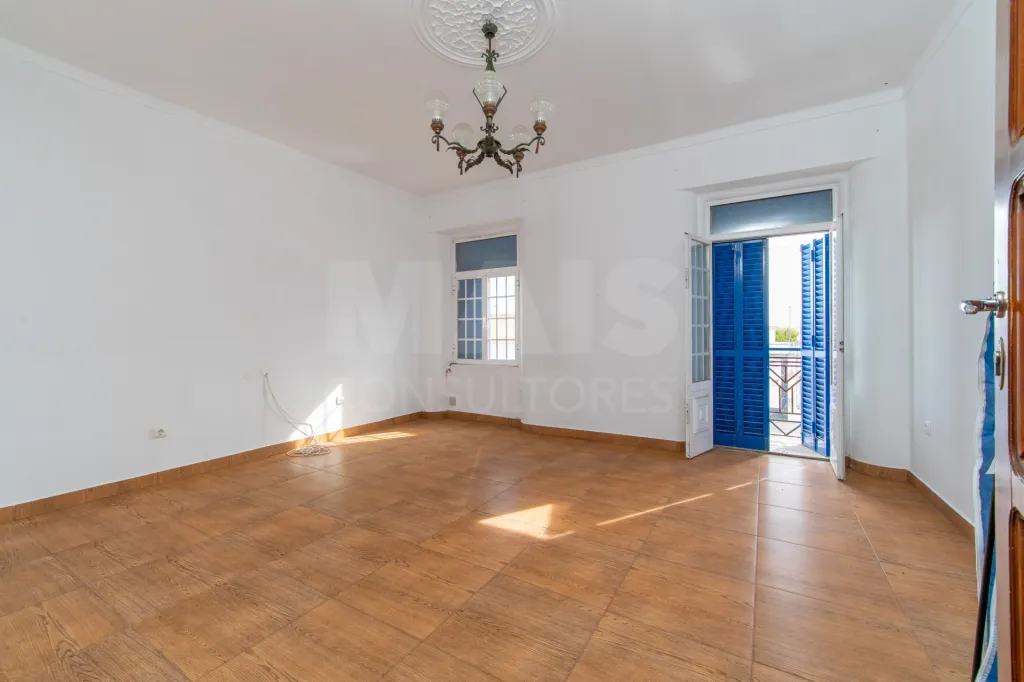 4-Bedroom House with Garage in Marinhais