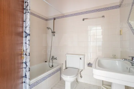 Apartamento T3 em Condomínio Fechado a 5min da Praia