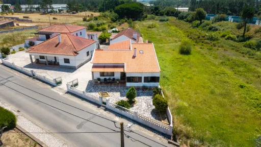 Moradia Térrea T4 em terreno de 2.605m2 em Olho Marinho