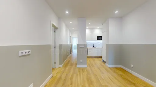 T2 , RC-Alto , Campolide , Completely renovated