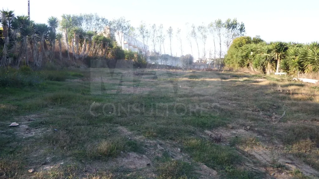 Terreno Urbano para Construção | Excelente Potencial Construtivo