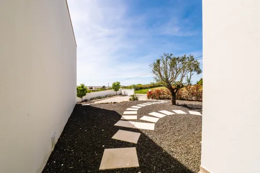 Moradia Contemporânea de Luxo com Vista Barragem, Piscina e 3.000m² Urbanos | Peniche