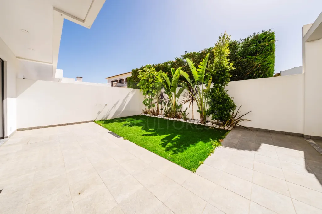 Moradia T3+2 Moderna com Vista Mar e Terraço Panorâmico