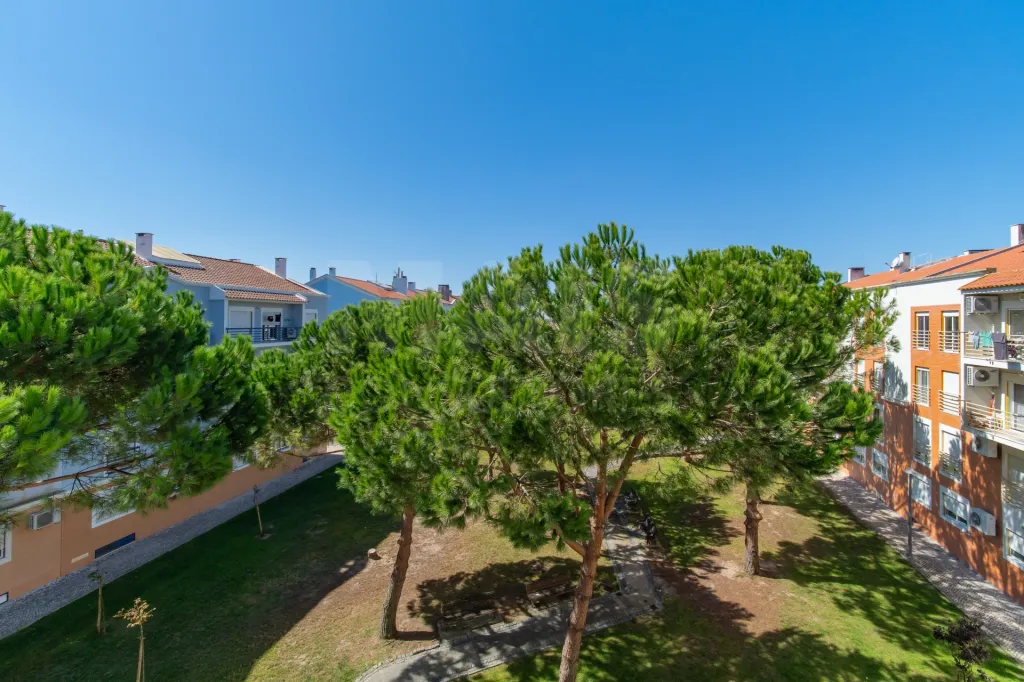 Apartamento T3 com parqueamento na Urbanização das Oliveirinhas em Samora Correia