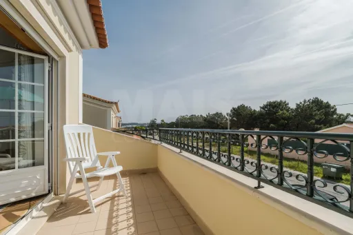3-Bedroom Family Home 5 Minutes from the Beach - Silveira/Santa Cruz