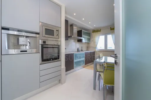 2 bedroom apartment with elevator and parking in Montijo