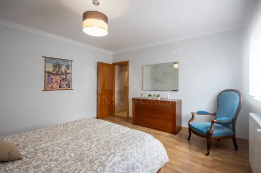 Moradia Térrea T5 com Piscina e Vista Deslumbrante – Serra de Aire e Candeeiros