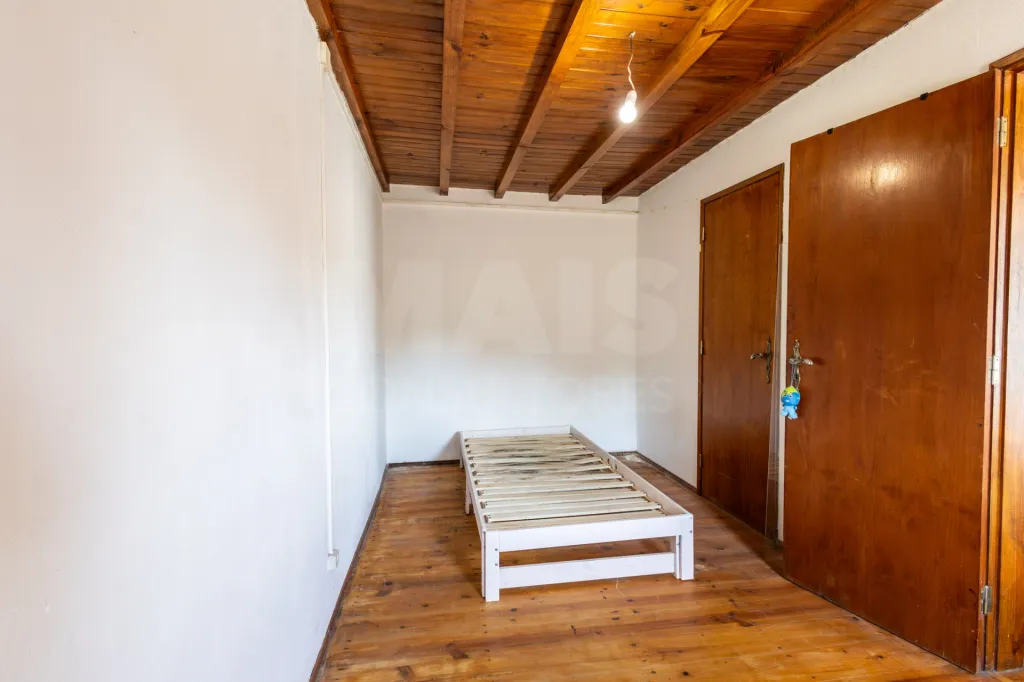 MAIS DE 300 m² DE CONSTRUÇÃO, PÁTIO PRIVADO E GRANDES ÁREAS DE APOIO | TURQUEL