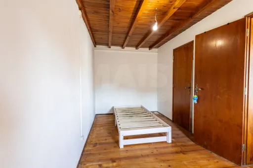 MAIS DE 300 m² DE CONSTRUÇÃO, PÁTIO PRIVADO E GRANDES ÁREAS DE APOIO | TURQUEL