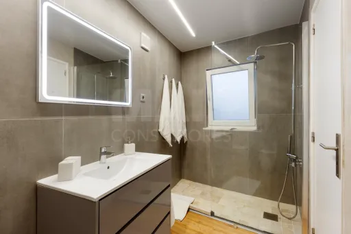 Andar de Moradia T2 Totalmente Remodelado a menos de 10 Minutos das Praias de Peniche