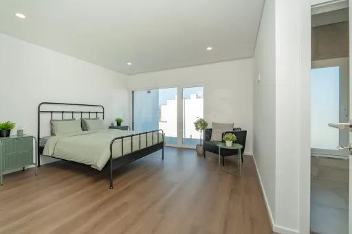 Moradia T3 contemporânea com piscina privada no Porto Alto