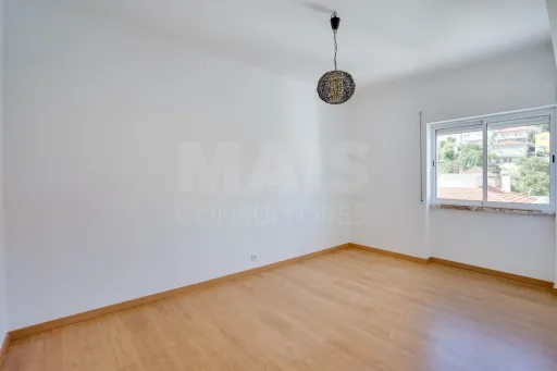 T2 Remodelado na Ramada | 3 Frentes | Excelente Luz Natural