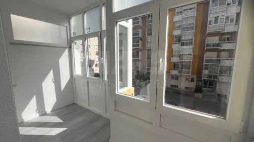 T2 Remodelado com Varanda em Oeiras