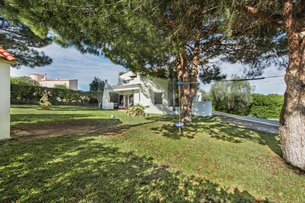 Moradia Exclusiva no Algarve – O Refúgio Perfeito para Viver ou Investir