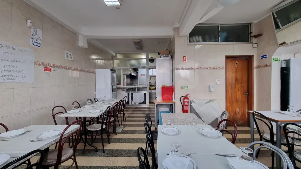 Trespasse de Restaurante em Camarate no Bairro de São Francisco