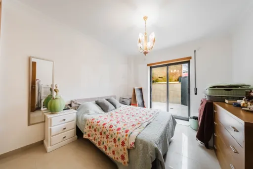 Apartamento T2 no Centro com Garagem e Estacionamento