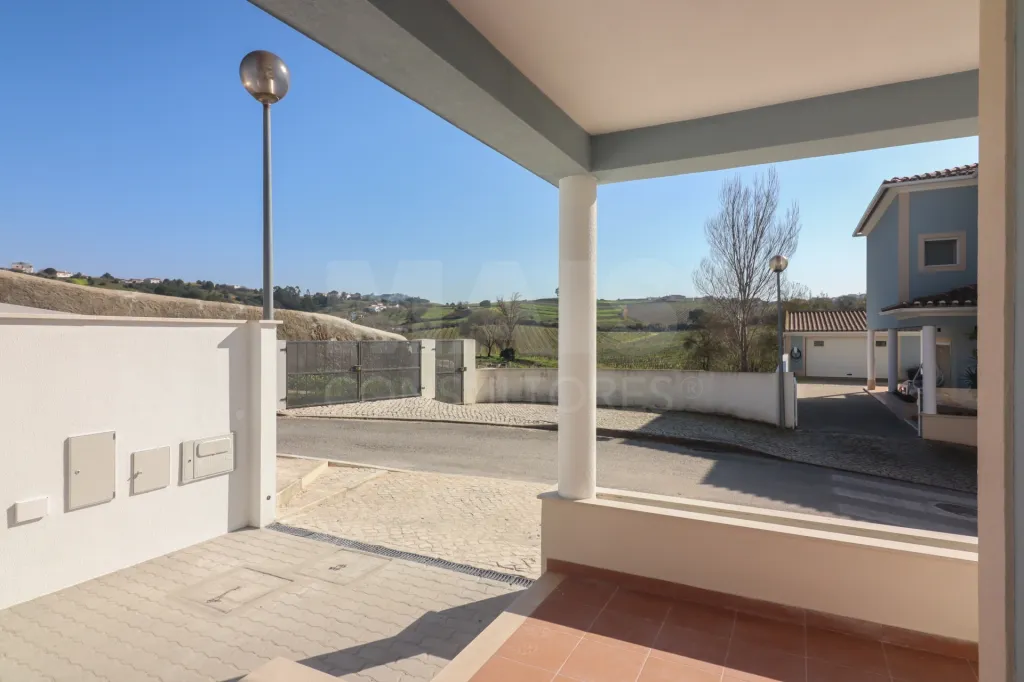 House 4 Bedrooms Juncalinho gated community