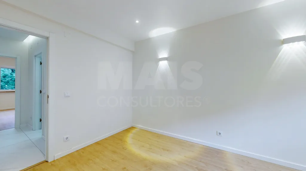 T2 Remodelado | Cozinha Equipada | Flamenga – Sto. António dos Cavaleiros