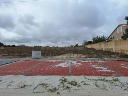 Terreno Urbano com 1102m2 para construção de moradia