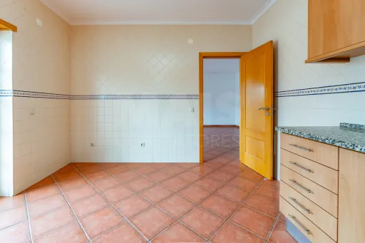 Apartamento T2 em Salvaterra de Magos com elevador, parqueamento e arrecadação