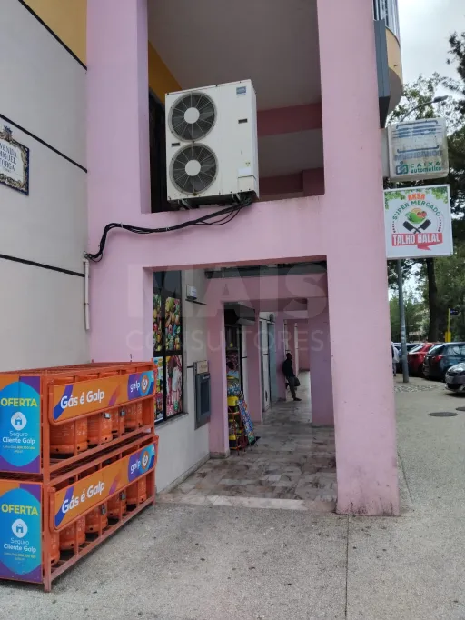 Trespasse de supermercado em Rio de Mouro