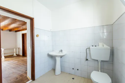 MAIS DE 300 m² DE CONSTRUÇÃO, PÁTIO PRIVADO E GRANDES ÁREAS DE APOIO | TURQUEL