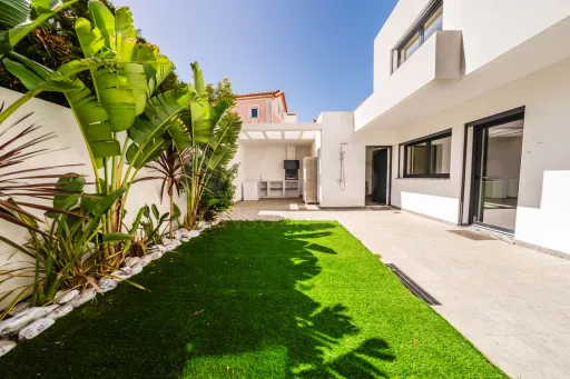 Moradia T3+2 Moderna com Vista Mar e Terraço Panorâmico