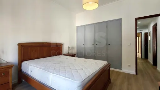 Apartamento T2 com Terraço e Potencial | Centro das Caldas da Rainha