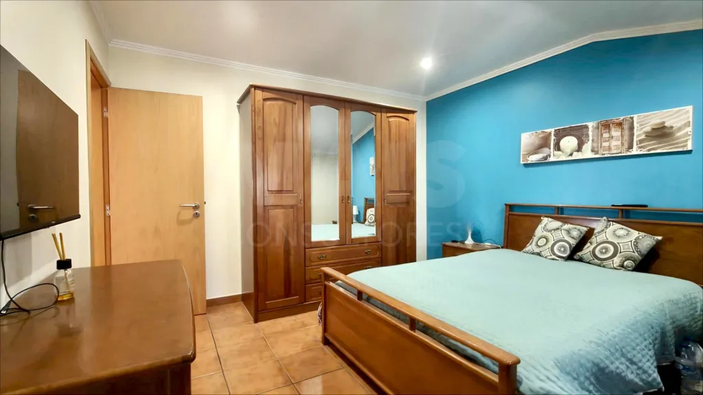 Ap. em Moradia T1+1, c/ Varanda, Vista Mar, Jacuzzi e Parqueamento !
