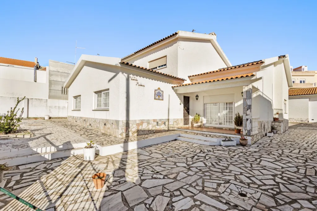 Moradia T5 com garagem de 150 m2 em Peniche