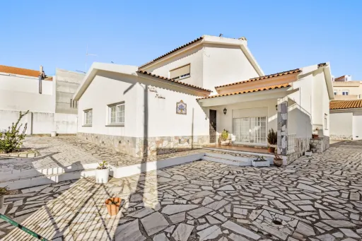 Moradia T5 com garagem de 150 m2 em Peniche