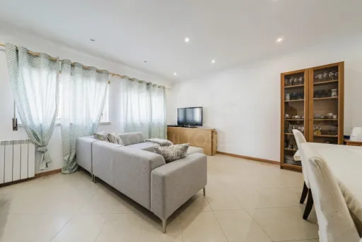 Apartamento T2 com terraço e garagem nas Caldas da Rainha