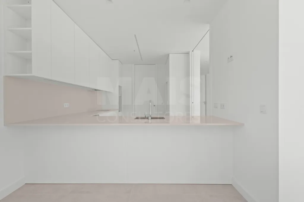 4-bedr. house on 2-hectare plot in Carvalhal