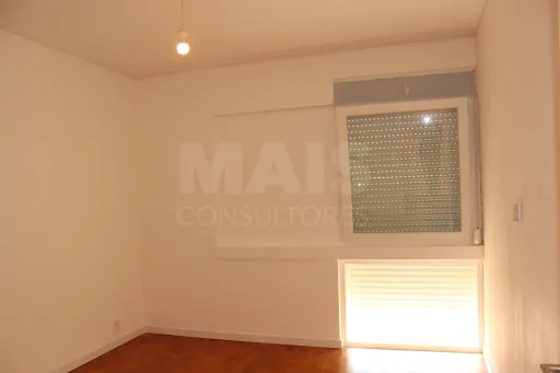 T3 remodelado na Parede: bairro tranquilo, a 10 minutos a pé da praia