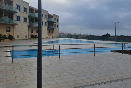 Restaurante junto à linha da praia Ericeira