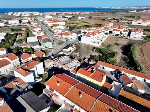 Apartamento T2 com Varanda & Parqueamento Privado, a 1 km da Praia da Consolação | Atouguia da Baleia – Peniche