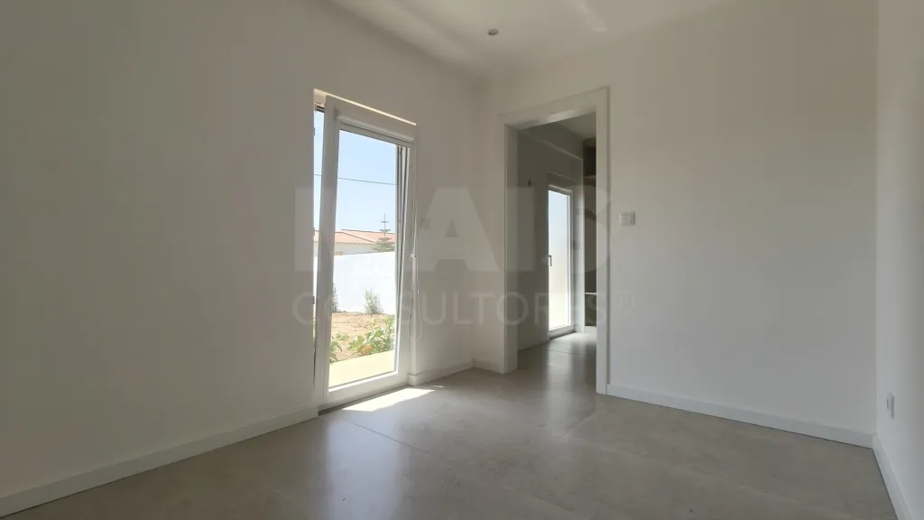 Single-Story 2-Bedroom + 1 House with Pool, Outbuilding, and 3,476 m² Lot | Comfort, Privacy, and Quality of Life