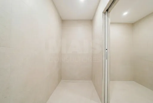 Apartamento T3 Remodelado - Centro de Caldas da Rainha - Com garagem