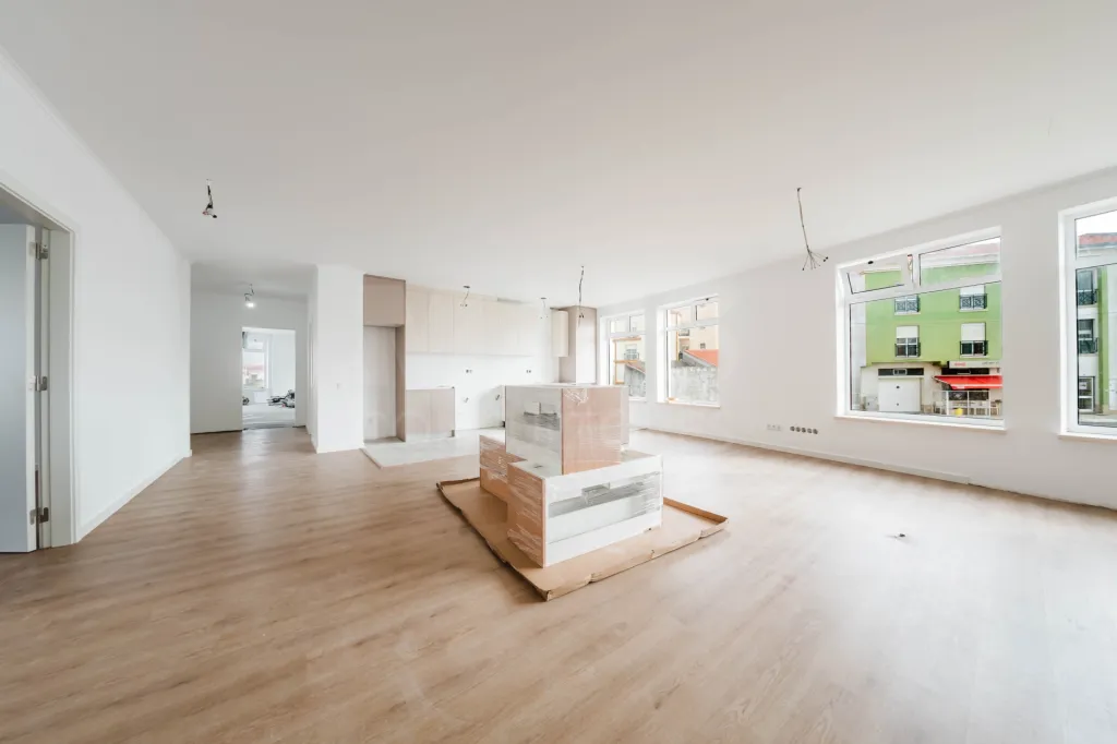 Loja de 214 m² com Potencial para Apartamento T4 ou Dois Apartamentos – Excelente Oportunidade de Investimento