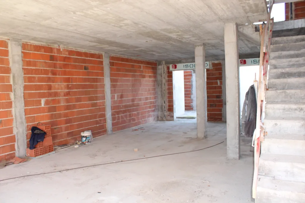 Moradia T3+1 junto praias | Garagem + logradouro privado | Terraço panorâmico sobre o mar