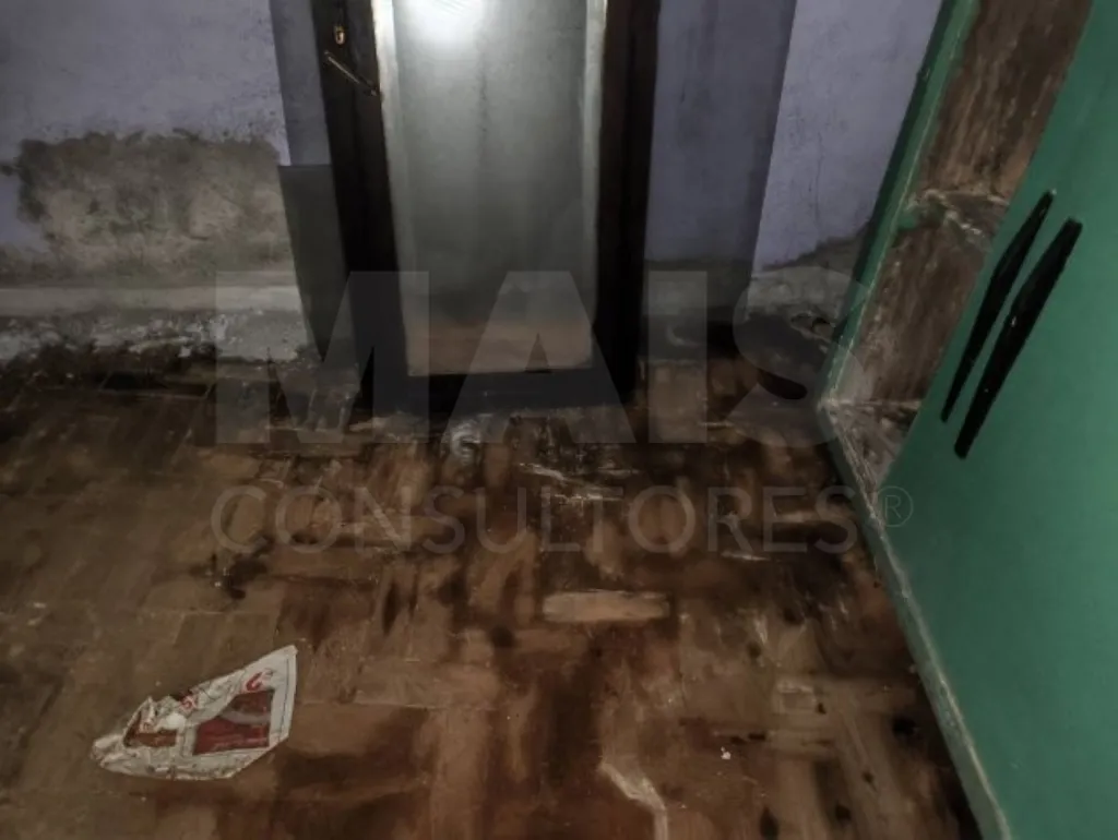 Moradia com garagem para reconstrução centro de Sacavém