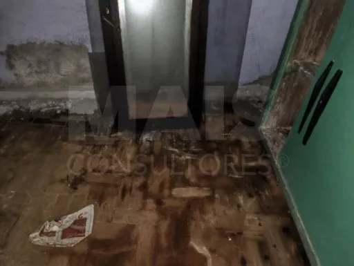 Moradia com garagem para reconstrução centro de Sacavém