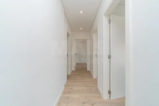 T3 Premium Seminovo com Varanda Excecional – Garagem - Elevador - Acesso Privilegiado a Lisboa