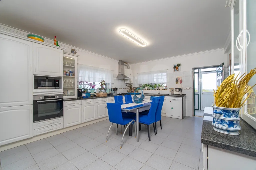 Moradia T4 com Piscina, Excelente Espaço Exterior em Carnota - Alenquer